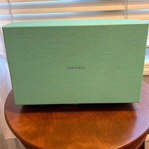 GUC! Large authentic Tiffany Co. Vase figurine gift/storage box.